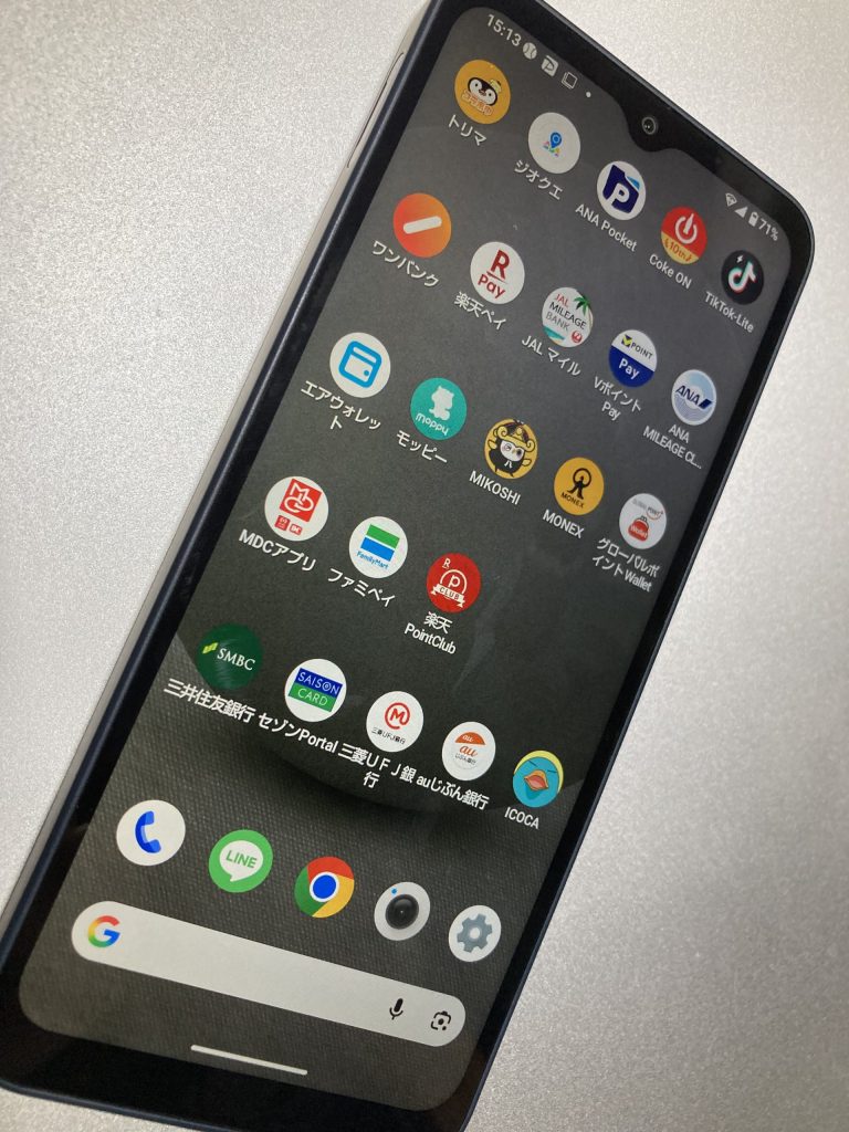 トリマやANA Pocketなど複数のポイ活アプリを入れたAndroidスマホ